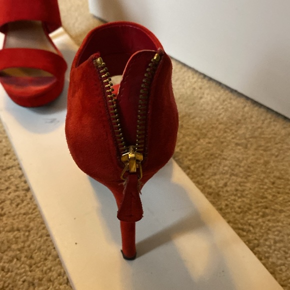Fabulous red Steve Madden 5” heels - Picture 4 of 6